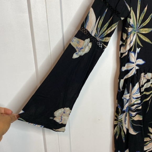 Roxy Black Dress with Tropical Floral Design - Med - Picture 4 of 9